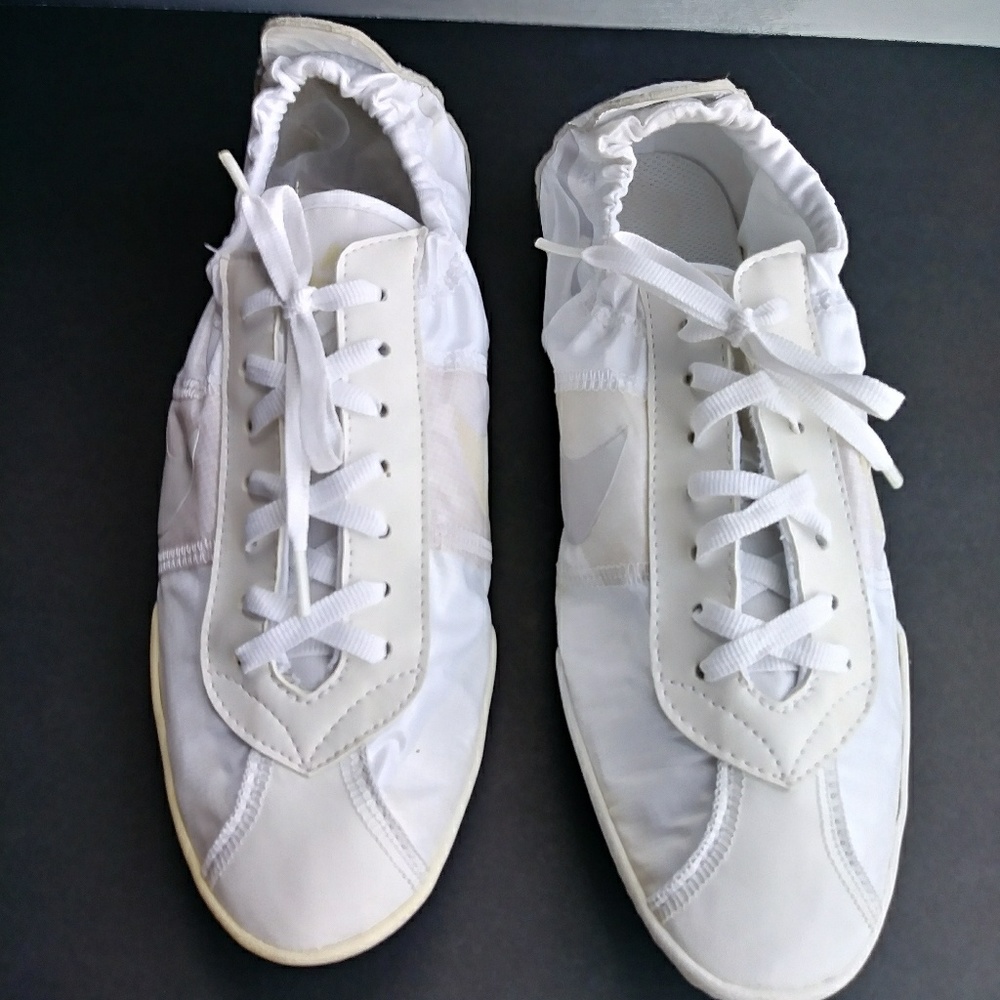 NIKE packable Golf style shoes